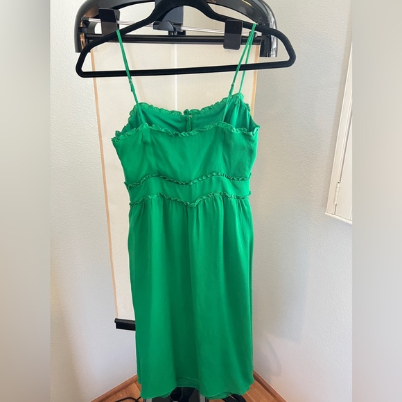 🪲 ANTHROPOLOGIE EMERALD GREEN W/STRAPS SILK DRESS SIZE 2🪲 - Picture 5 of 7
